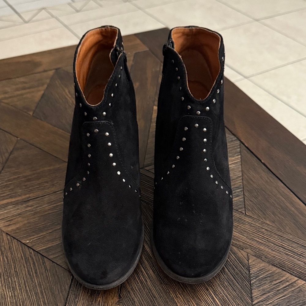 Frye Nora Stud Zip Short Boots Black Oiled Suede Size 9